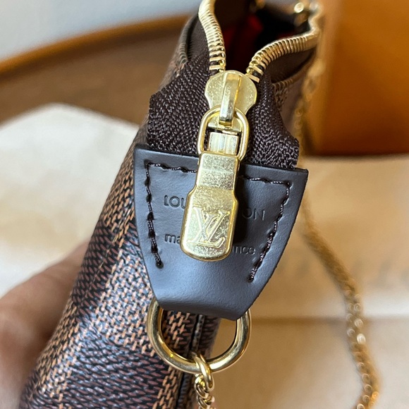 Unused Louis Vuitton Mini Pochette in Damier Ebene - Picture 5 of 11